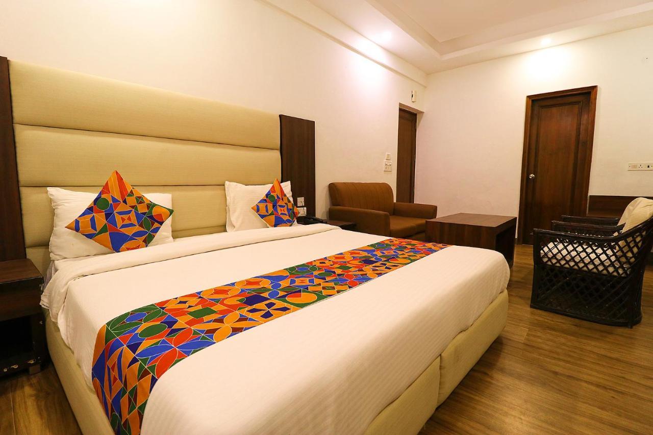 Hotel Bel Morris Нью-Дели Экстерьер фото